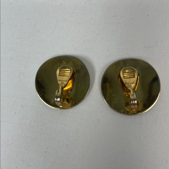Monet Soft Clip Gold Clip On Earrings EUC - Picture 3 of 5